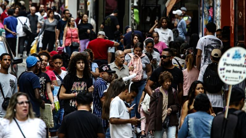 População no Brasil cresce em ritmo menor e está envelhecendo
