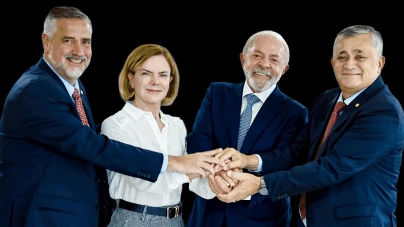 Na imagem, da esquerda para a direita: Paulo Pimenta, Gleisi, Lula e José Guimarães