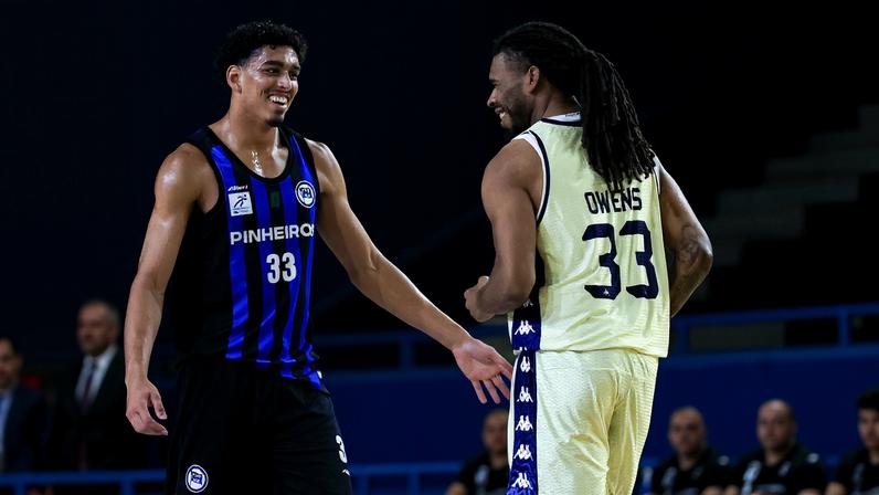 Lance de Pinheiros e Rio Claro pelo jogo 1 das oitavas de final do NBB — Foto: Ricardo Bufolin/Pinheiros