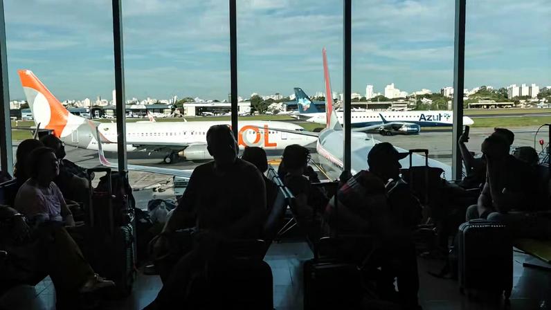 Movimento nas salas de embarque do Aeroporto de Congonhas — Foto: Paulo Pinto/Agência Brasil