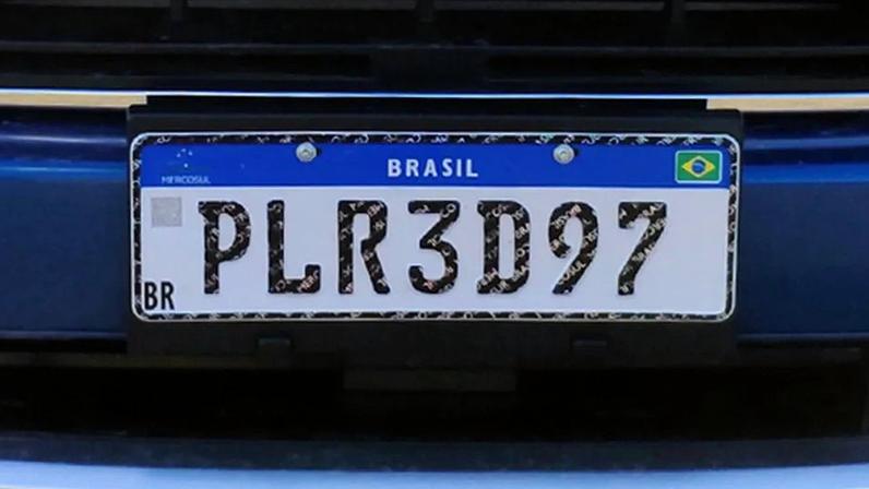 Placa padrão Mercosul adotada no Brasil — Foto: André Paixão/G1