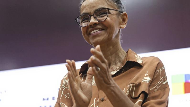 Brasília (DF), 01/04/2026 - A ministra do Meio Ambiente e Mudança do Clima, Marina Silva, participa do lançamento do Plano Nacional de Desenvolvimento da Bioeconomia (PNDBio), que marca uma virada na estratégia de desenvolvimento do país ao posicionar a biodiversidade como ativo econômico. Foto: Marcelo Camargo/Agência Brasil
