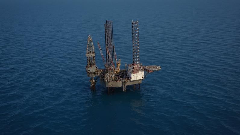 Petróleo sobe mais de 6% e atinge maior patamar em quase quatro anos