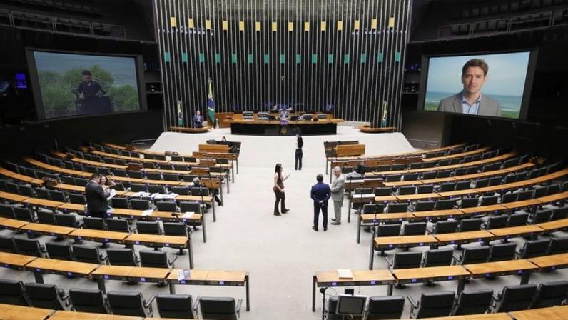 Proposta tem a finalidade de “fomentar a pesquisa, lavra e transformação de minerais críticos e estratégicos de maneira sustentável”; na foto, plenário da Câmara