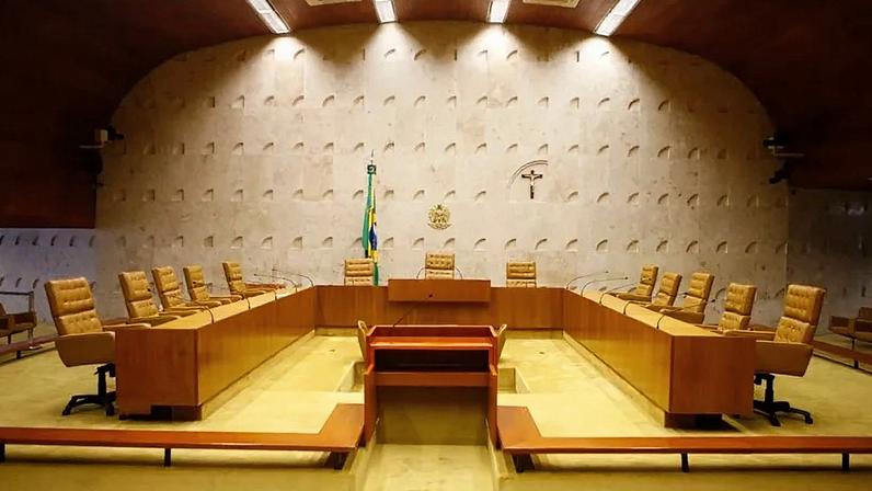 A redução progressiva de ministros revelaria algo que já é perceptível, embora raramente admitido: a irrelevância jurídica de grande parte dos ministros