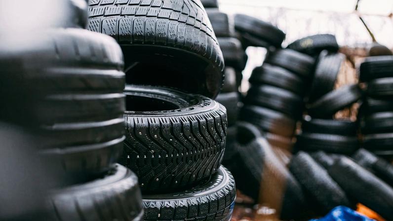 O Brasil já contabiliza milhões de pneus reciclados e milhares de quilômetros de rodovias pavimentadas com essa tecnologia.