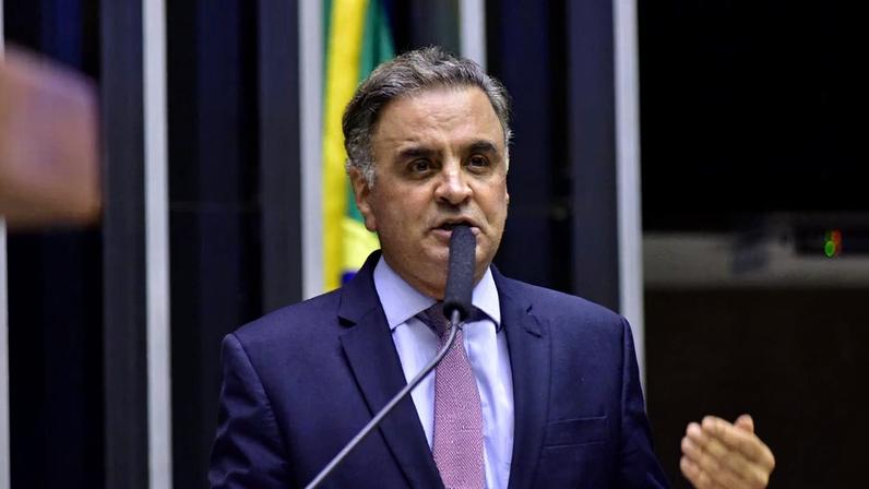 O deputado federal Aécio Neves estava à frente do governo de Minas durante a execução da Cidade Administrativa