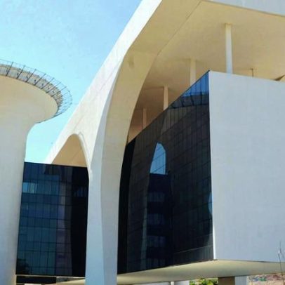 Governo Simões publica edição extra do Diário Oficial para anunciar mudança na Fazenda