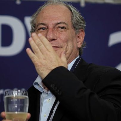 Aécio Neves convida Ciro Gomes a se candidatar pelo PSDB