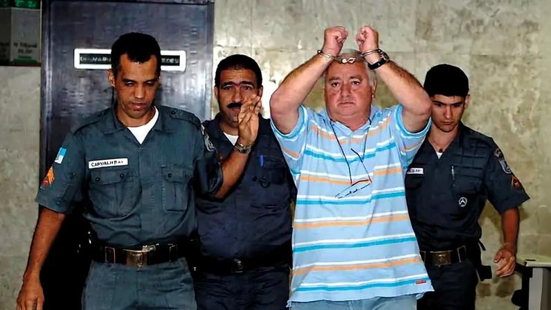 Acusado de formação de quadrilha, Jerominho, vereador do PMDB-RJ, saiu algemado de audiência em 2008.