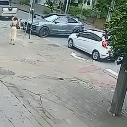 Porsche atropela motociclista de aplicativo em Belo Horizonte