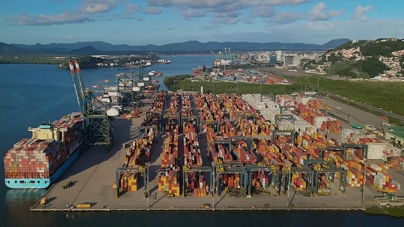 Na imagem, terminal de de contêineres em Santos (SP)