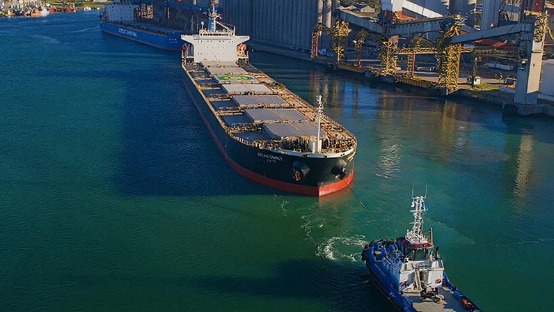 Na imagem, embarcações no porto de Quequén, ao sul da província de Buenos Aires