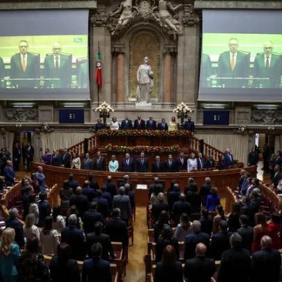 Aprovação de lei proíbe bandeiras ideológicas em prédios públicos de Portugal
