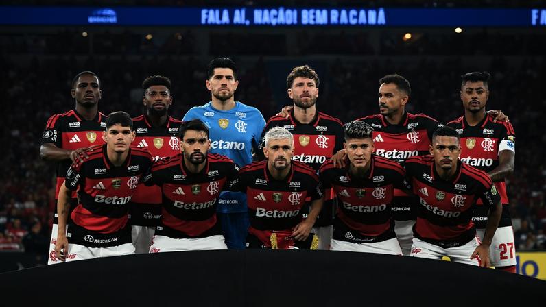 Flamengo posado Independiente Medellín — Foto: Mauro Pimentel/AFP