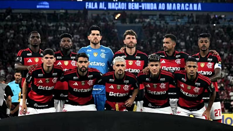Flamengo posado Independiente Medellín — Foto: Mauro Pimentel/AFP