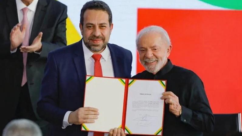 Boulos afirmou que a decisão está “pacificada” no governo; na imagem, o presidente Luiz Inácio Lula da Silva (PT) e o ministro da Secretaria Geral da Presidência, Guilherme Boulos (Psol-SP)