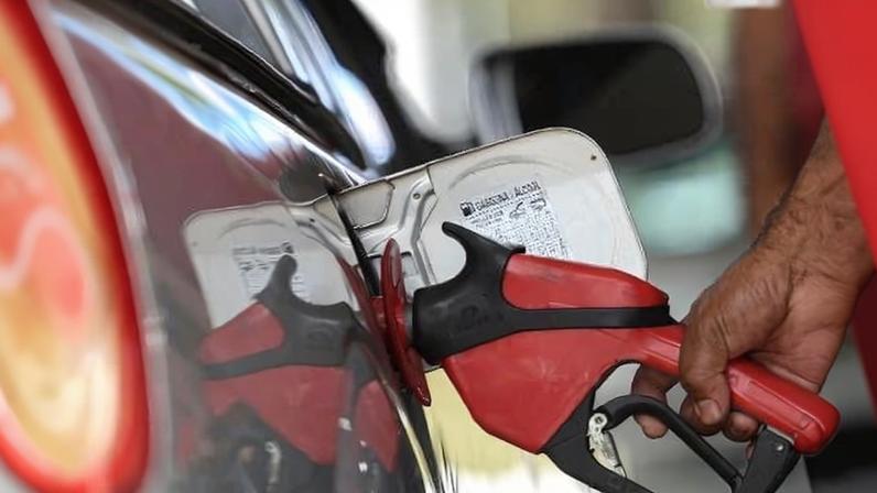 Combustíveis puxaram alta na prévia da inflação