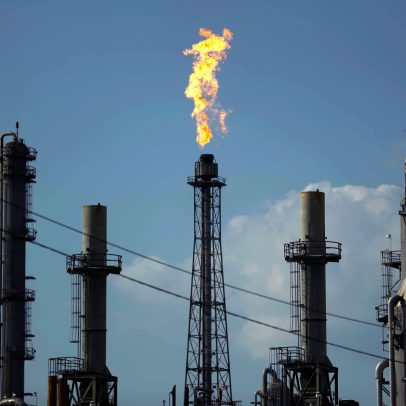 Petróleo volta a superar US$ 100 após fracasso de negociações