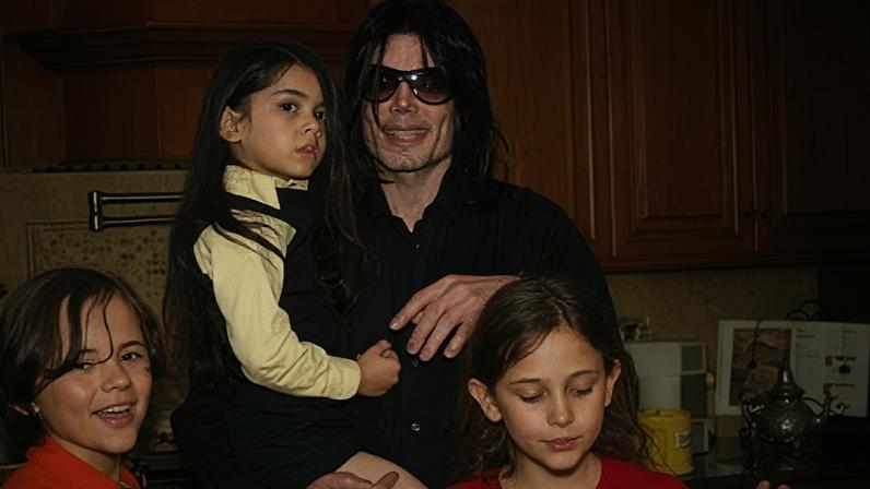 Michael Jackson com os filhos Prince, Paris e Prince 2