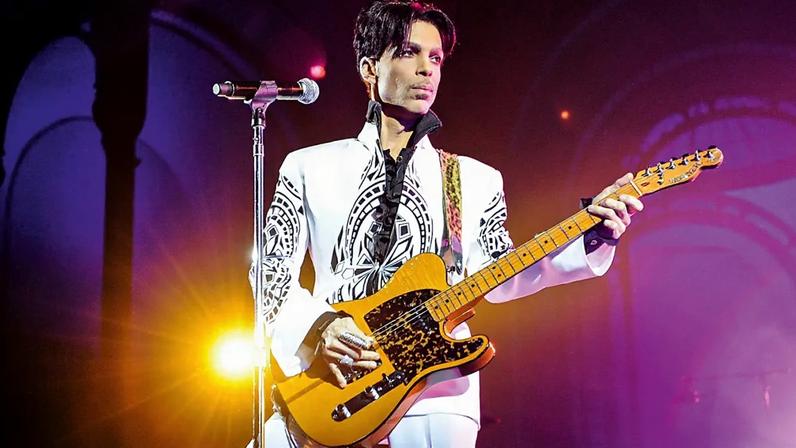 TURBILHÃO - No palco: virtuose da guitarra e dançarino frenético
