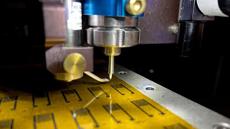 Para se aproximar de um modelo biológico, a equipe de Mark Hersam desenvolveu neurônios artificiais usando materiais macios e imprimíveis