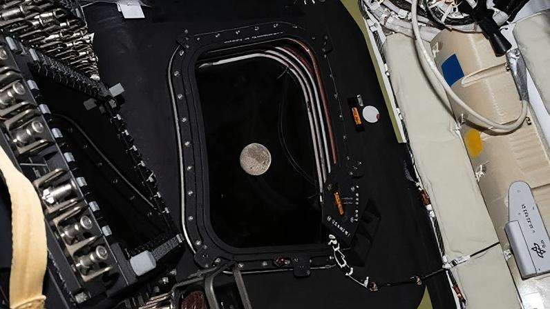 A agência destacou a imagem momentos após a tripulação inicicar o período de sono e desejou "bons sonhos" aos astronautas