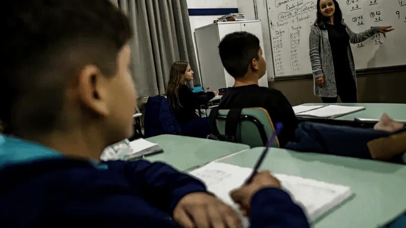 Professor dá aula | Foto: Agência Brasil