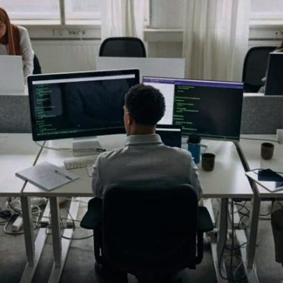 Escassez de talentos em tecnologia desafia 98% das empresas no Brasil