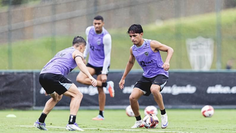 Kauã Pascini em treinamento pelo Atlético (Foto: Pedro Souza / Atlético)