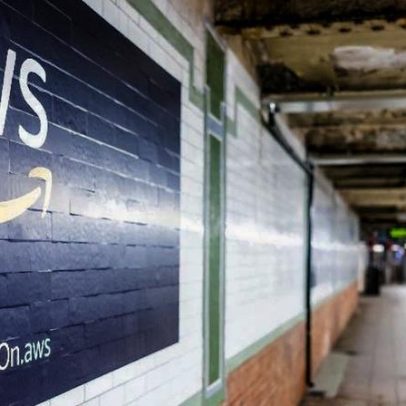 Amazon supera estimativas com 28% de alta na receita impulsionada por IA