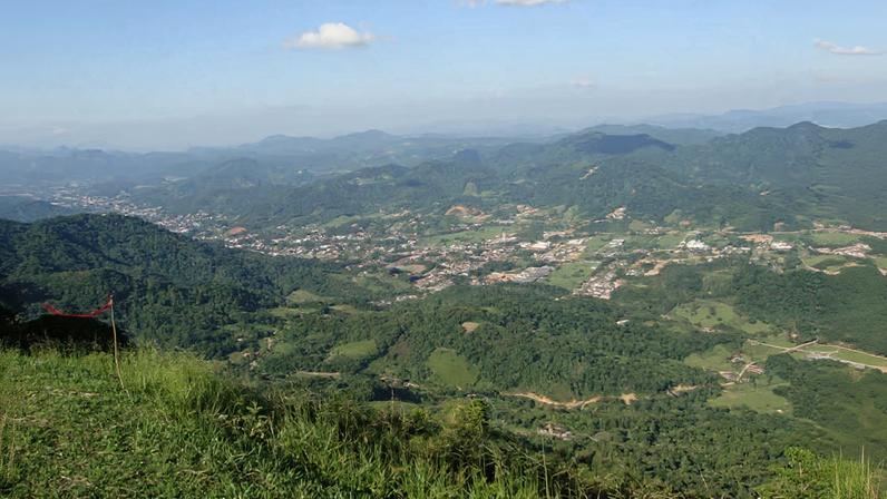 Vista aérea de Barbacena MG ao pôr do sol