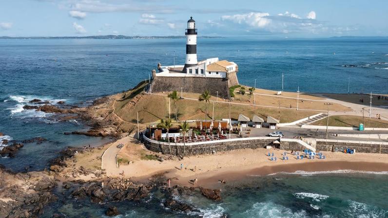 Parque Farol da Barra, cartão-postal de Salvador. Crédito: Wikipedia.