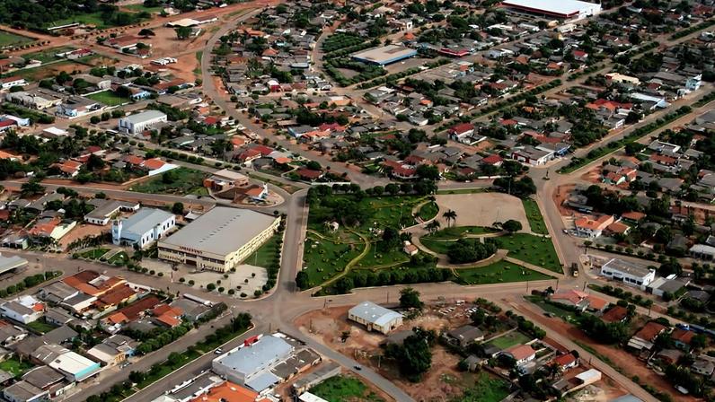 Vista aérea da avenida central de Colíder MT, cidade polo do norte mato-grossense. Crédito: Portal Mato Grosso.