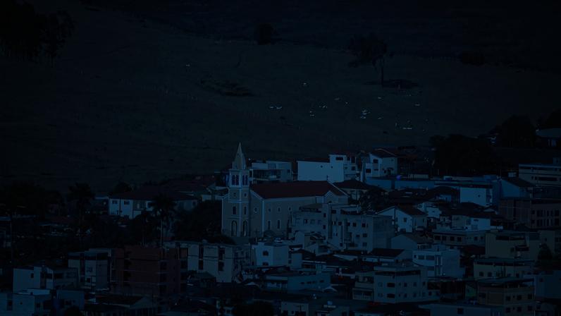 Centro urbano de Congonhal com paisagem típica mineira ao fundo. Crédito: Serras Verdes.