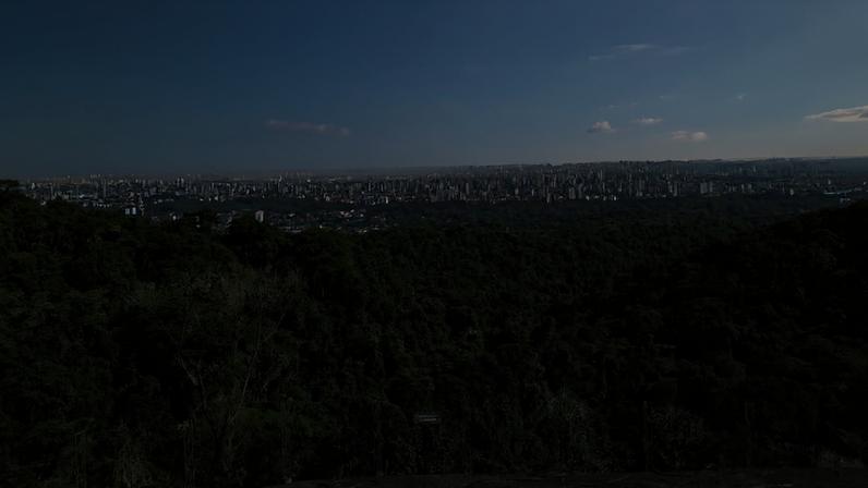 Vista aérea de Franco da Rocha SP, com destaque para a área urbana e o Parque Estadual do Juquery