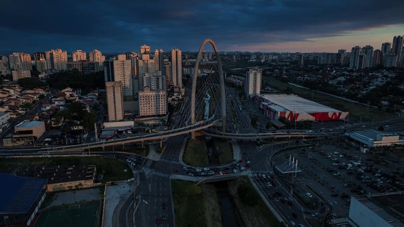 Vista aérea de São José dos Campos SP. Crédito: Expedia.