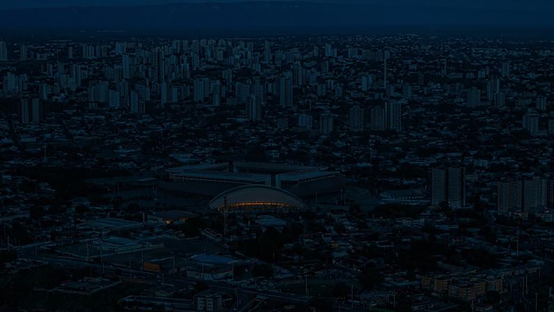 Vista urbana com igreja e praça central. Crédito: Prefeitura Municipal de Tambaú SP.