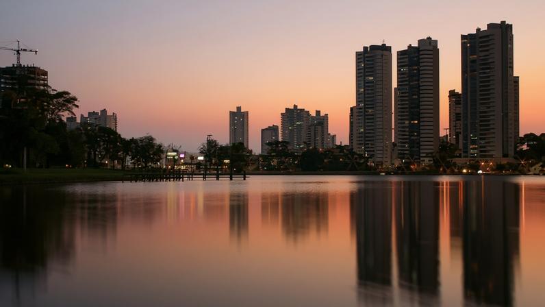 Vista panorâmica do Parque das Nações Indígenas ao entardecer, em Campo Grande MS. Crédito: Flickr.