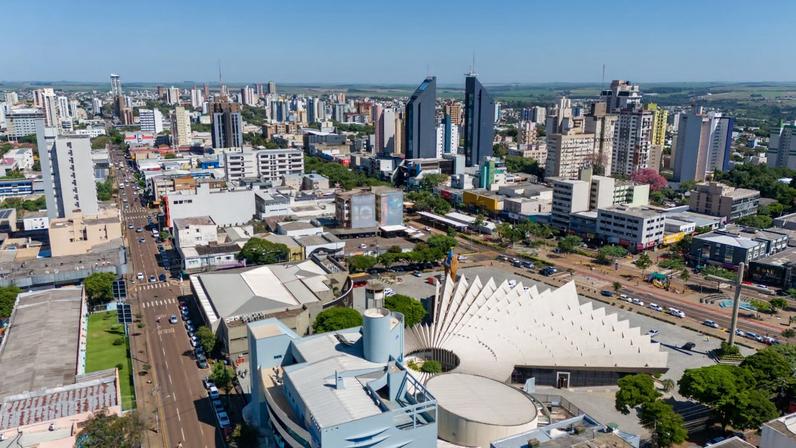 Paisagem urbana com áreas verdes no Oeste do Paraná. Crédito: Expedia.