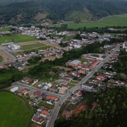 Concurso Doutor Pedrinho SC abre cadastro para auxiliar de limpeza e contador
