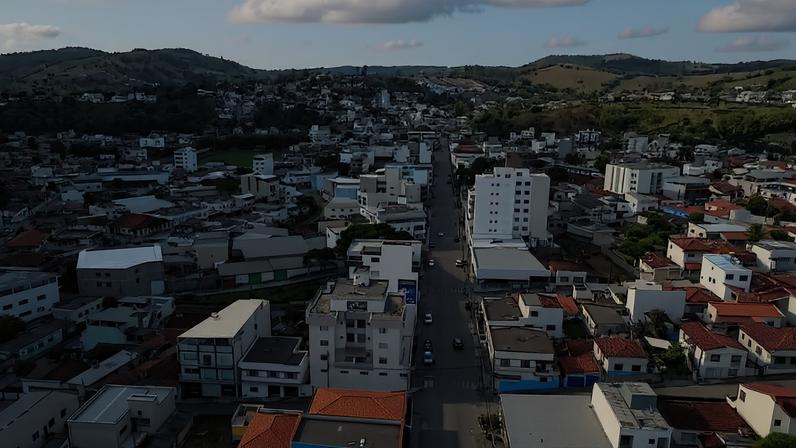 Paisagem urbana de interior no Centro-Oeste, ao fim da tarde. Créditos: Última Parada – Um blog para viajar.
