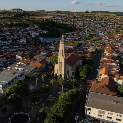 Prefeitura de Serrania MG abre processo seletivo com 6 vagas em Saúde e Educação