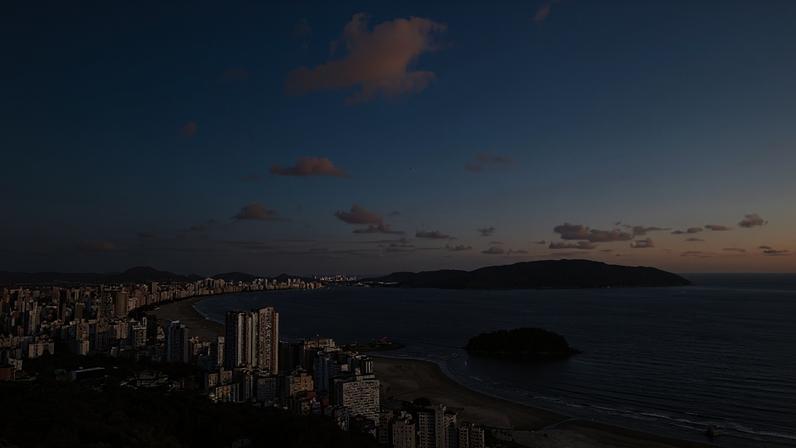 Ponte Hercílio Luz, cartão-postal de Florianópolis SC. Crédito: Airial | AI Travel Planner.