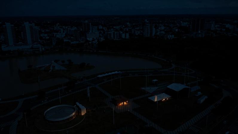 Parque Diva Paim Barth em Toledo PR, com lago e áreas verdes ao entardecer