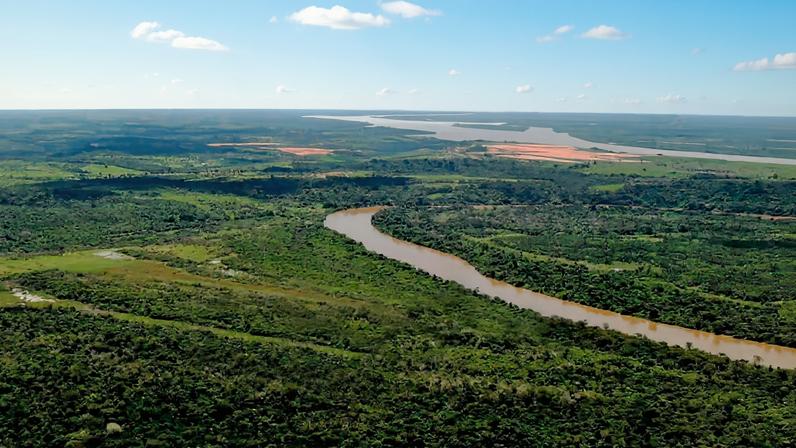 Vista aérea da orla do rio Tocantins em Marabá PA