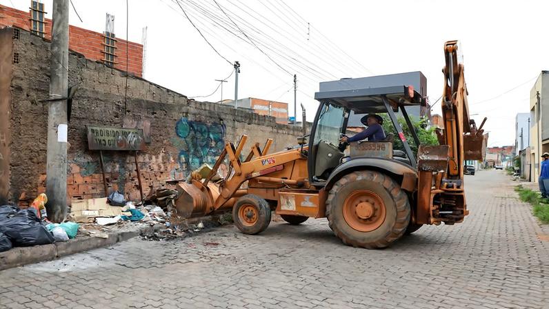 Pá-carregadeira em atividade, representando a rotina de operadores de máquinas em obras públicas. Crédito: Agência Brasília.