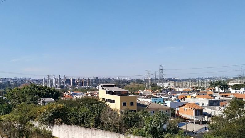 Vista aérea de Piratininga SP; ao fundo, área industrial. Crédito: Wikimedia Commons.