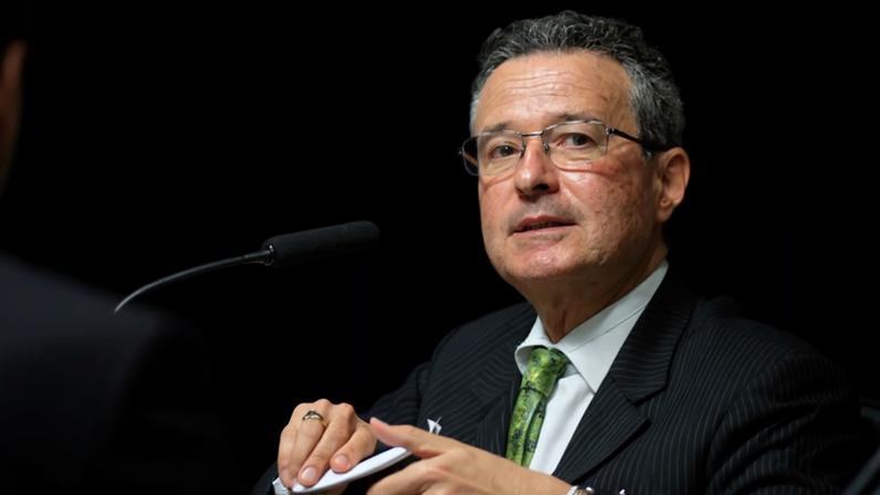 Mesa: indicado para exercer o cargo de embaixador do Brasil na República Democrática Federal do Nepal, Claudio Raja Gabaglia Lins (MSF 70/2025), em pronunciamento.