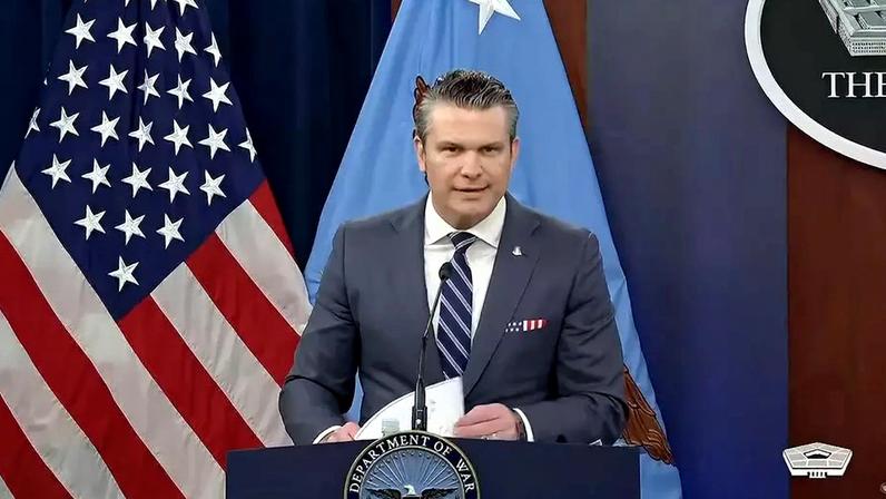 Assessor de Trump cita Bíblia para atacar a imprensa após piada com Pulp Fiction